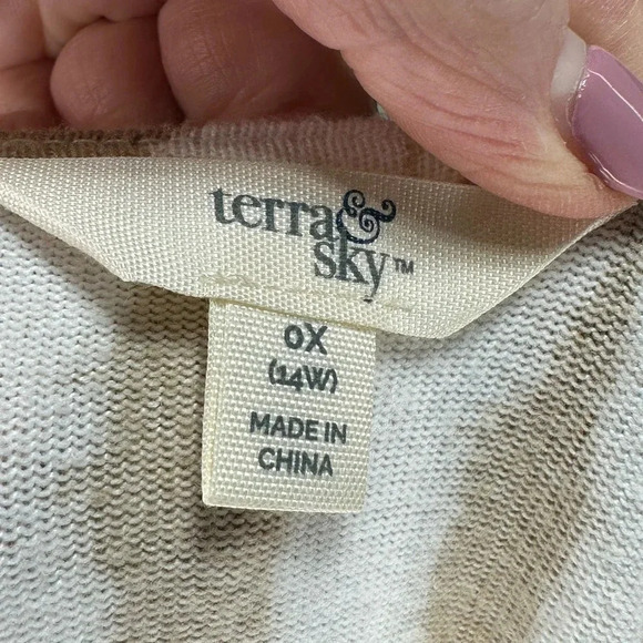 Terra‎ & Sky 0X(14W) stylish + cozy white & tan long sleeve ruched side top - Picture 6 of 7
